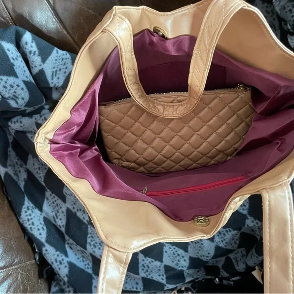 Saint Laurent Icare Beige Quilted Tote - Picture 7 of 7